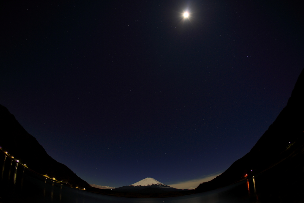 ◯の夜富士　精進湖　魚眼