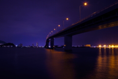 夜の美しい橋