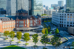 東京駅とビル