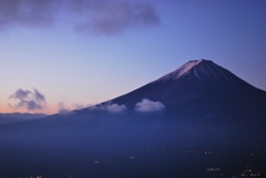 峠から望む朝富士