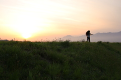 夕方の川土手