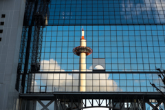 京都駅に映した京都タワー