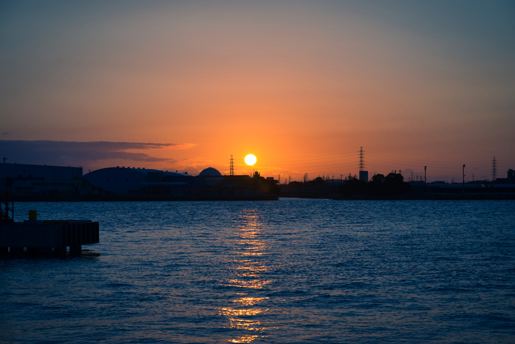 名古屋港の日の出