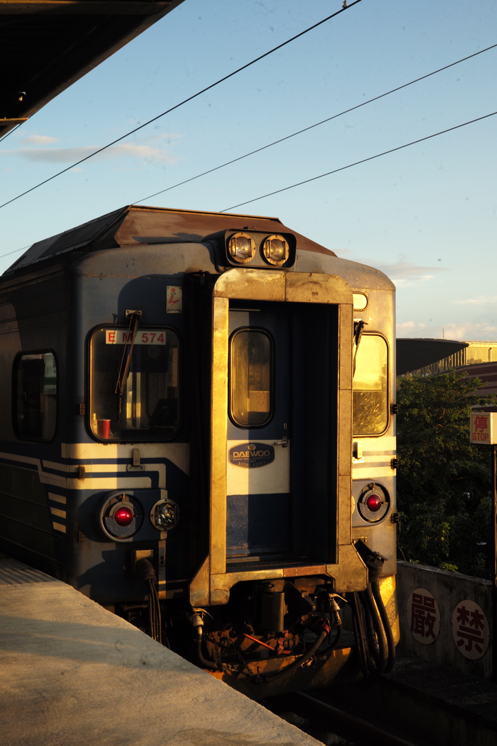 夕暮の電車