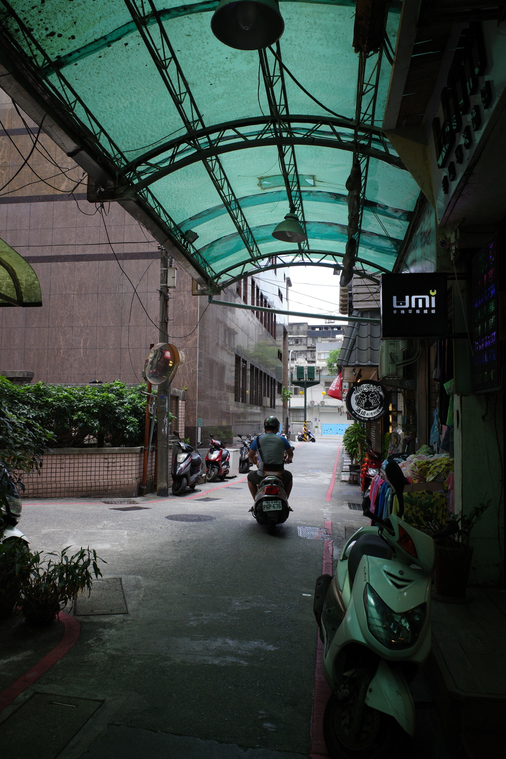基隆路地裏23