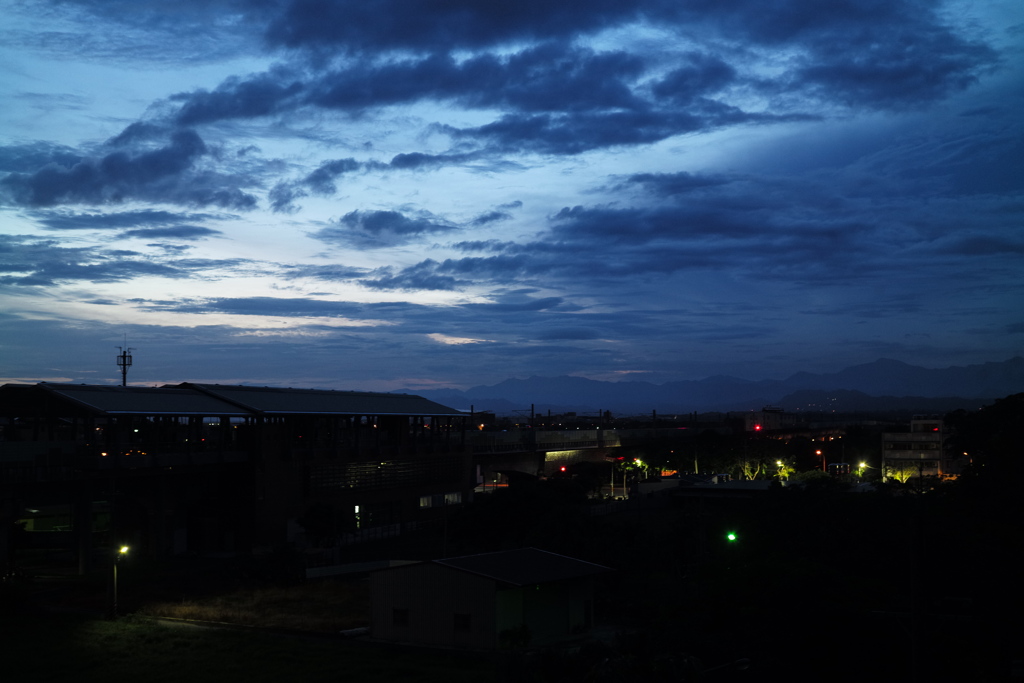 夜明け前