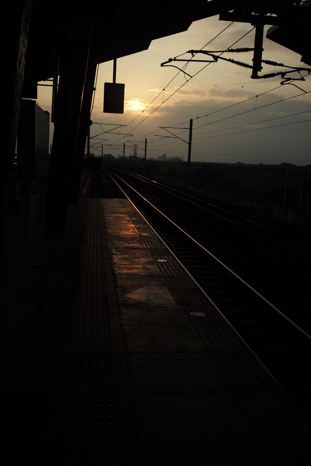 夕暮れの駅