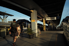 夕暮れのホーム　
