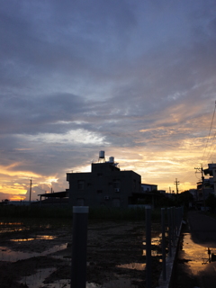 雨上がりの夕暮れ