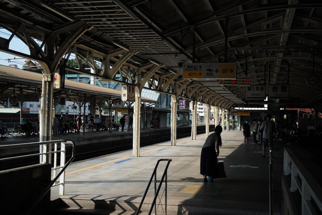 朝の台南駅