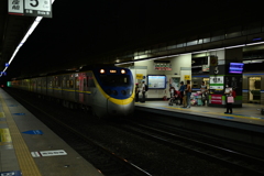 夜の新左営駅