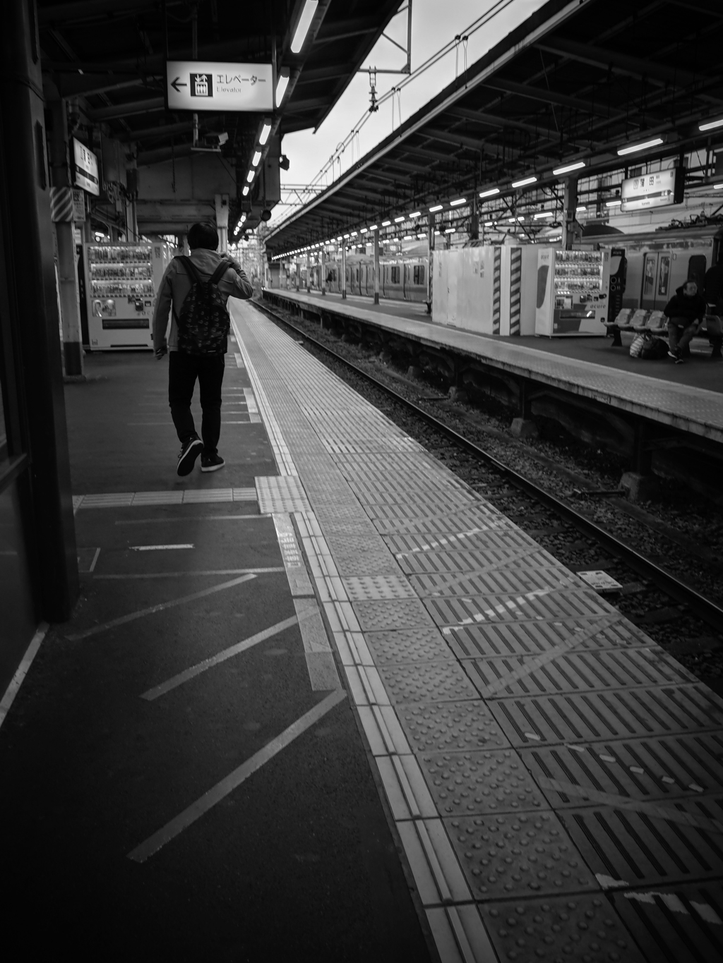 朝の駅