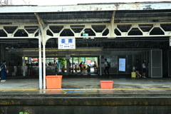雨の台南駅