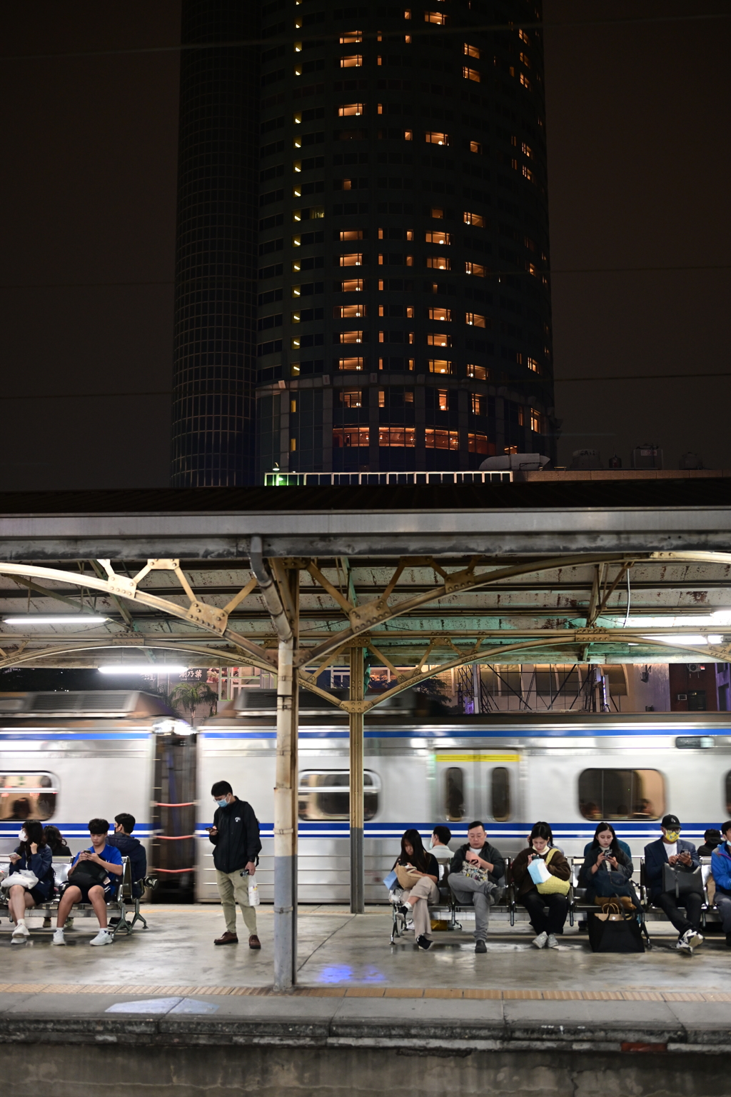 夜の台南駅