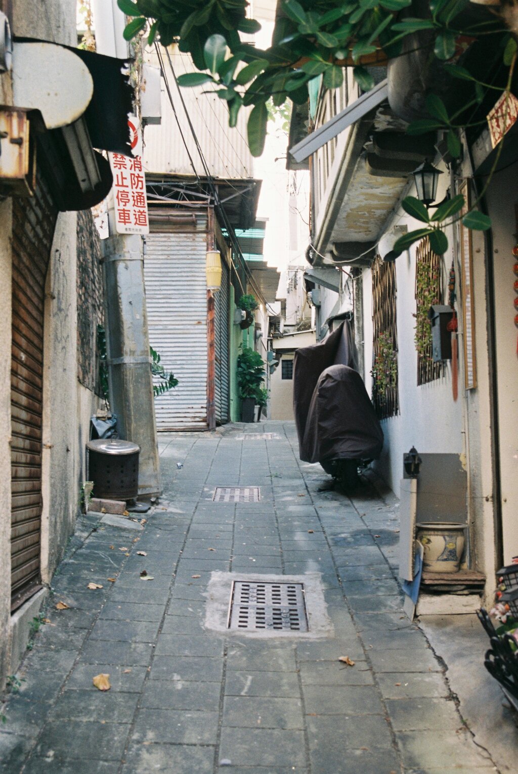 台湾 台南 路地裏（595)