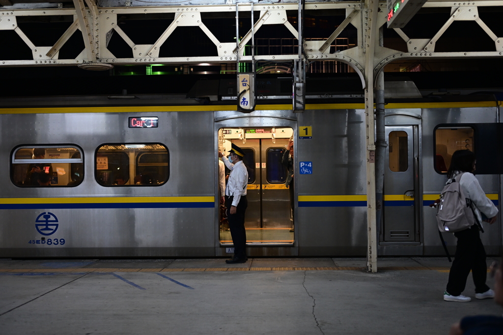 夜の台南駅
