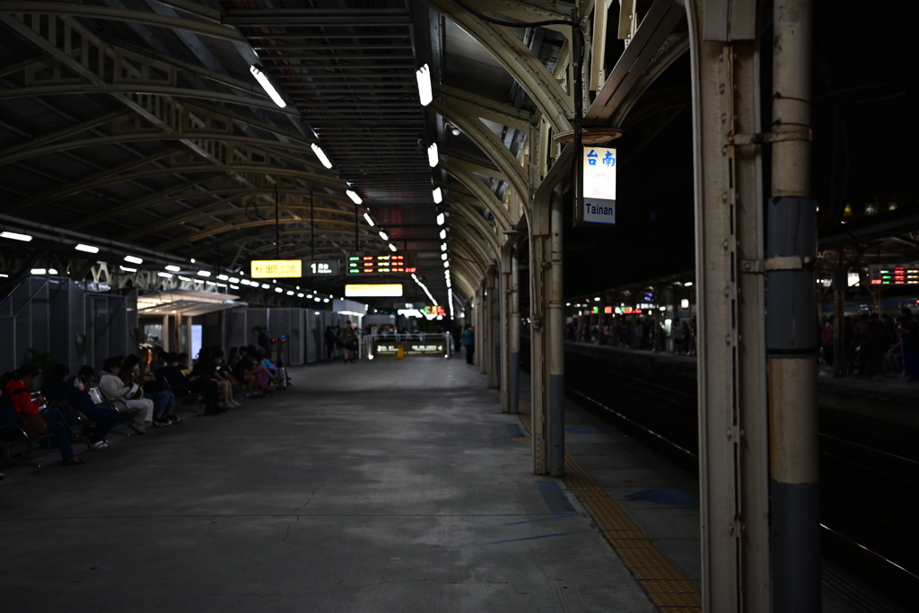 夜の台南駅