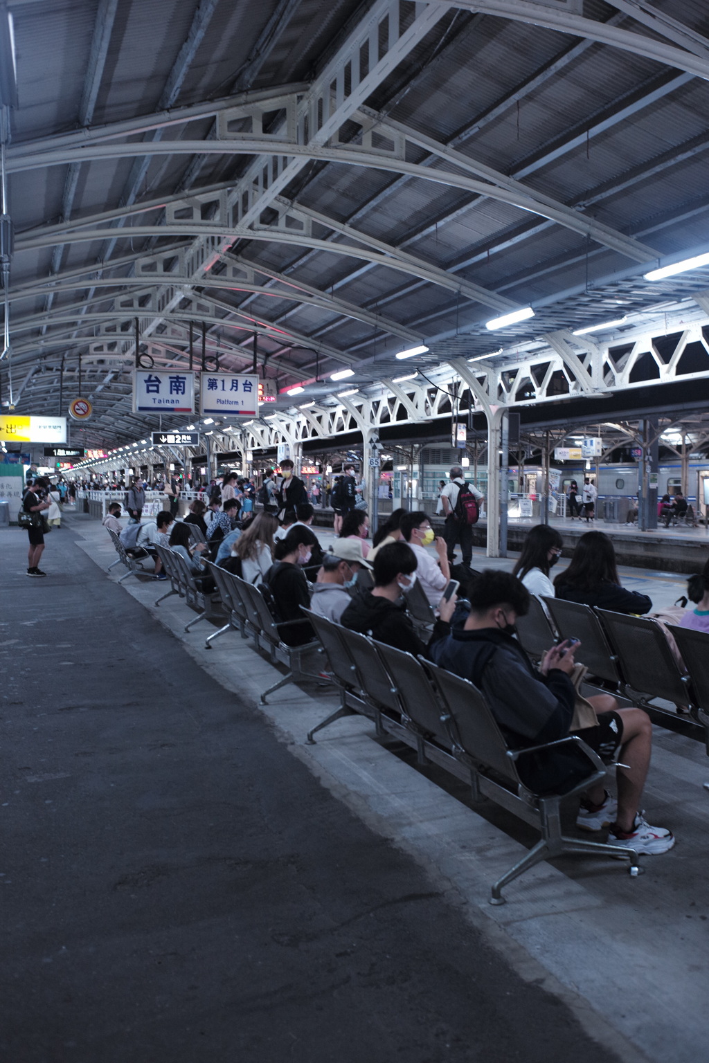 夜の台南駅