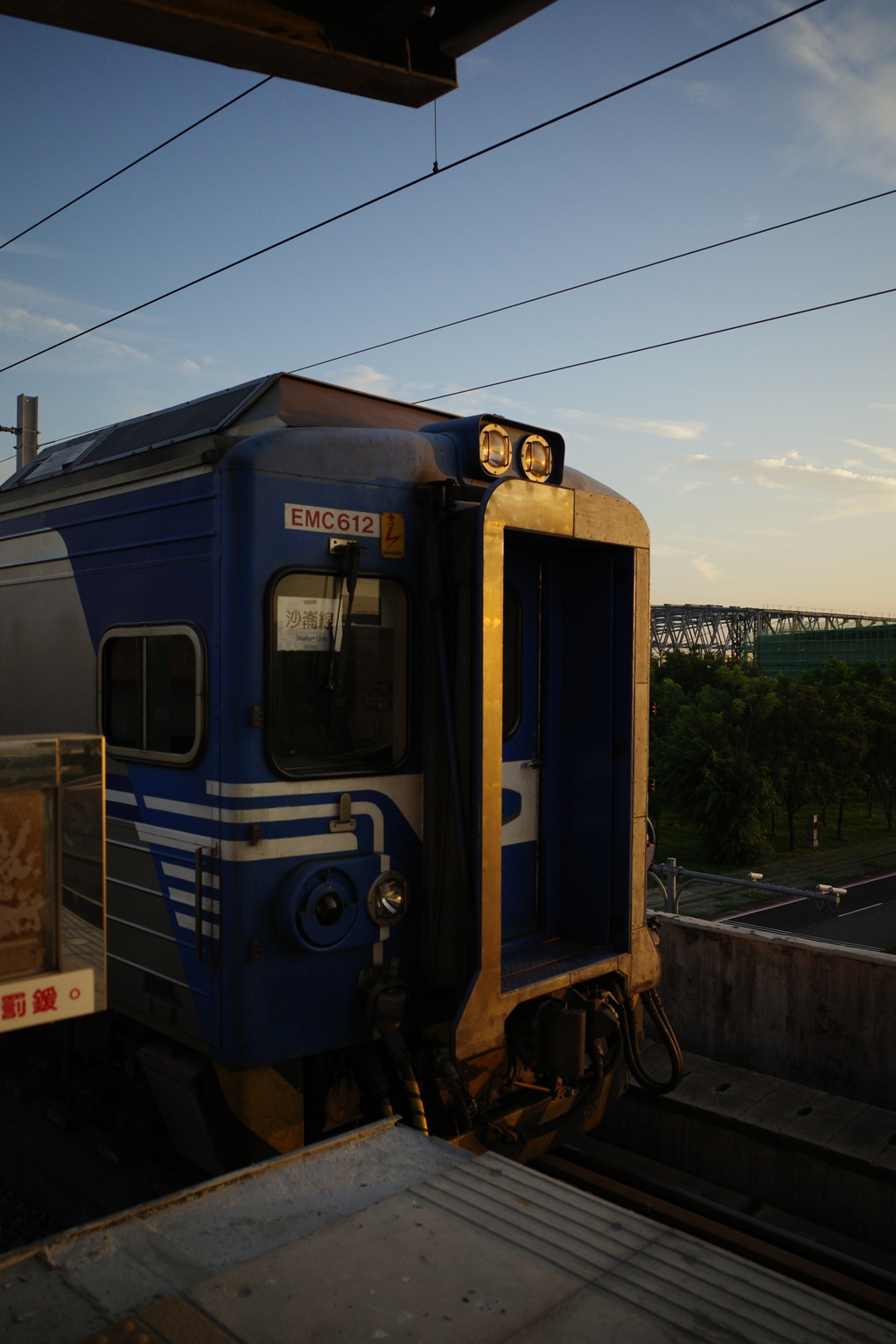 夕日と列車
