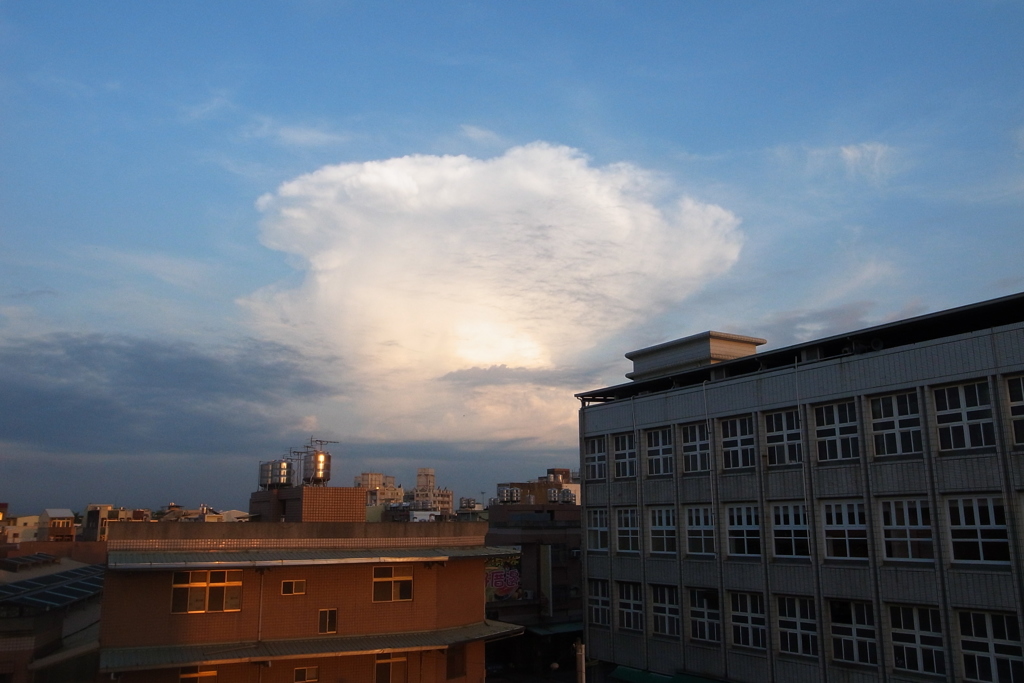 変わった形の雲