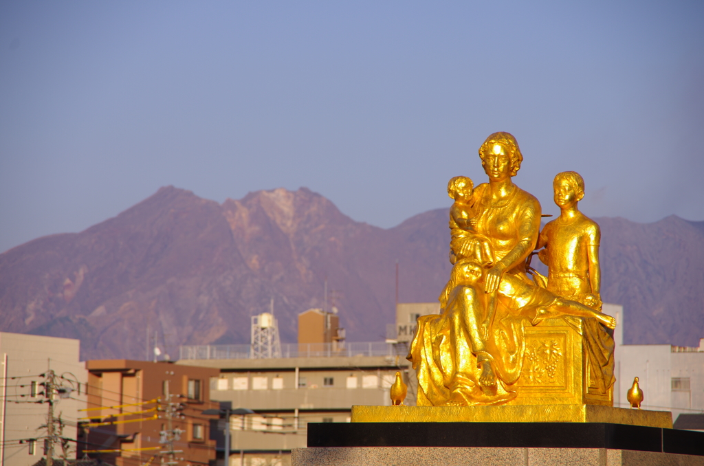 桜島と像