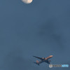 月と飛行機