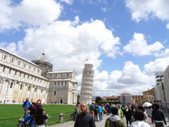 ピサの斜塔と雲