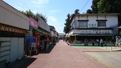 茂林寺前の土産物店