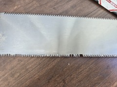 伐採作業後のノコギリ