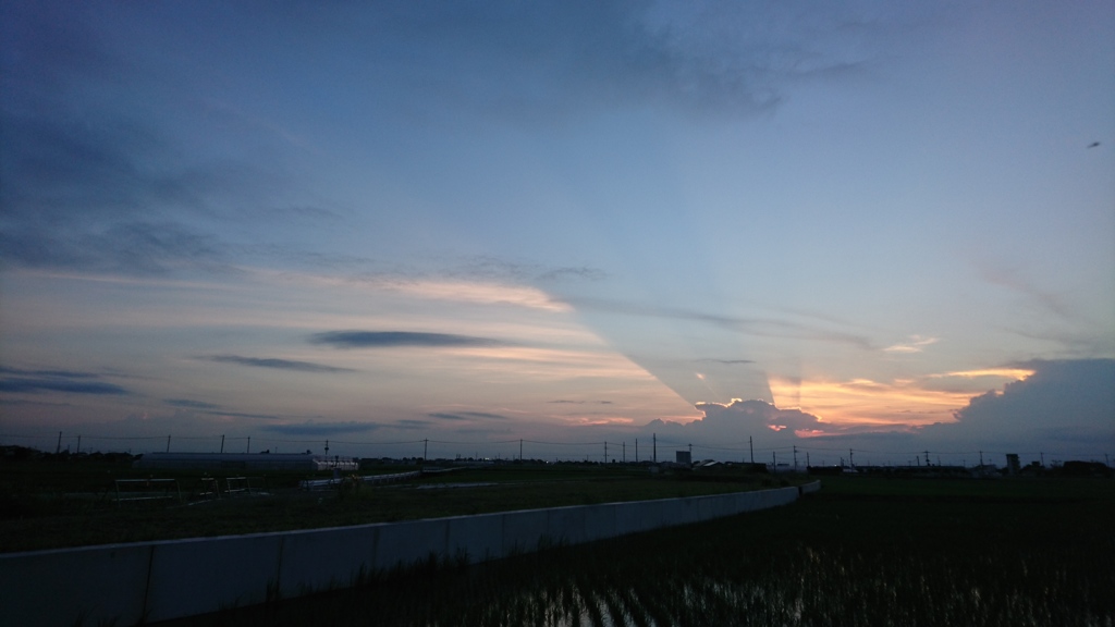 長い雲の影