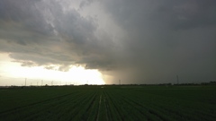 迫り来る豪雨