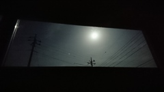 窓から