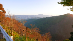 朝焼けに映える吉野山
