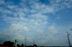 青空を車窓から