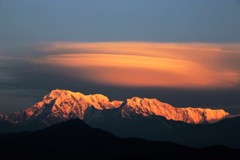 ヒマラヤ　アンナプルナ連峰の朝焼け