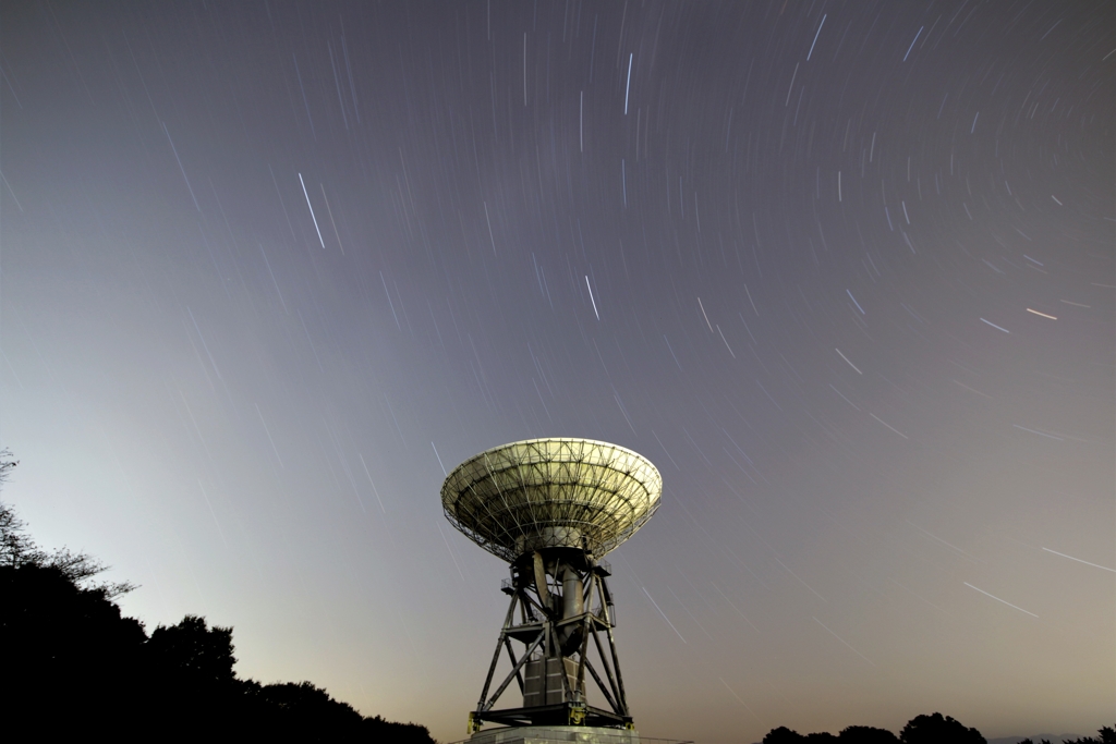 宇宙へと