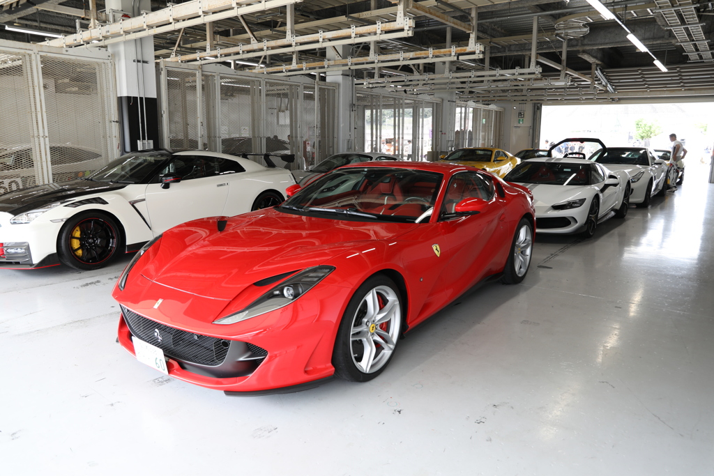 フェラーリ 812スーパーファスト