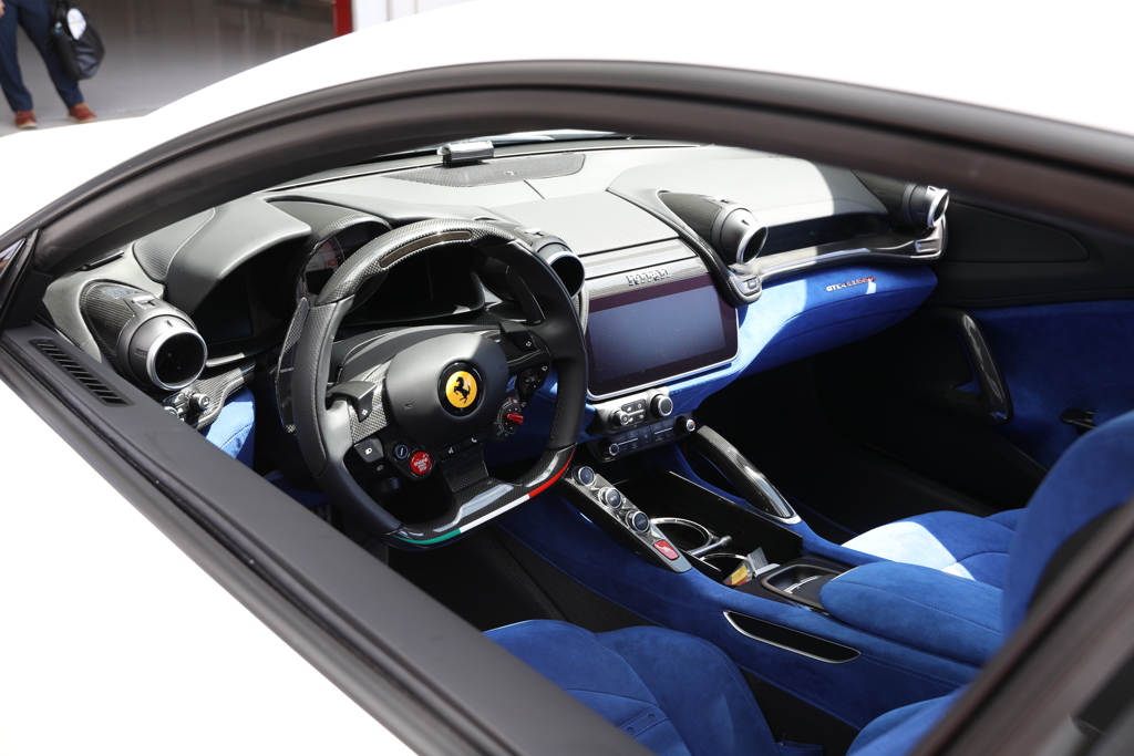 フェラーリ812コンペティツィオーネ