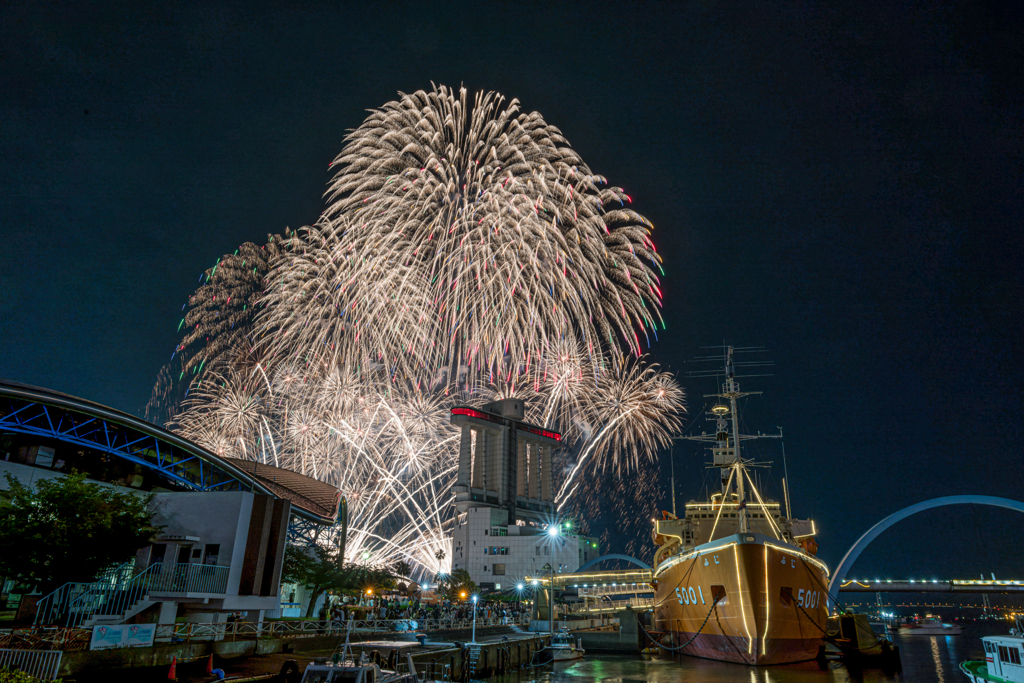 名港水上芸術花火大会2022