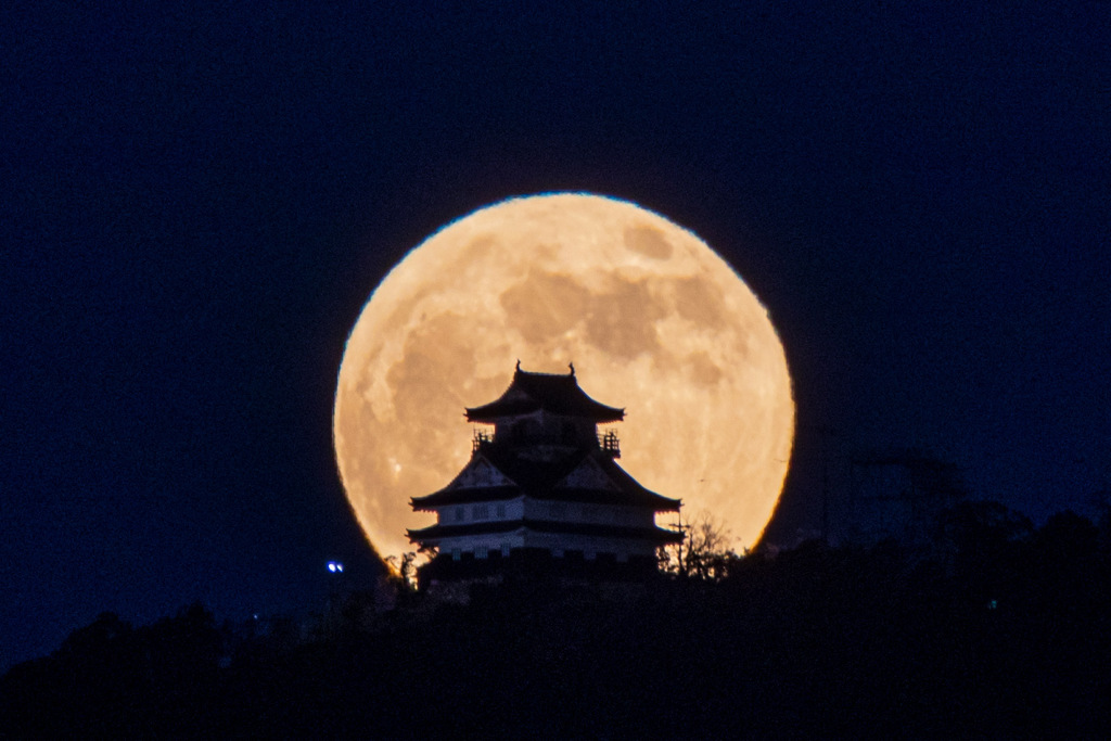 岐阜城と月　満月