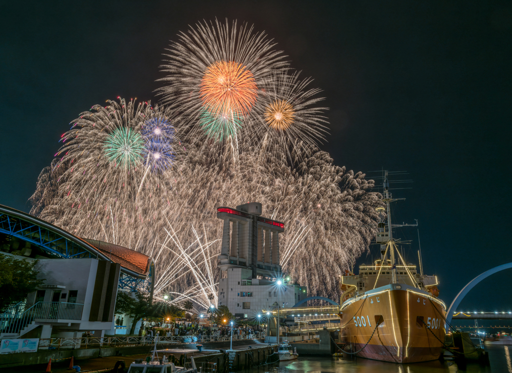 名港水上芸術花火大会2022