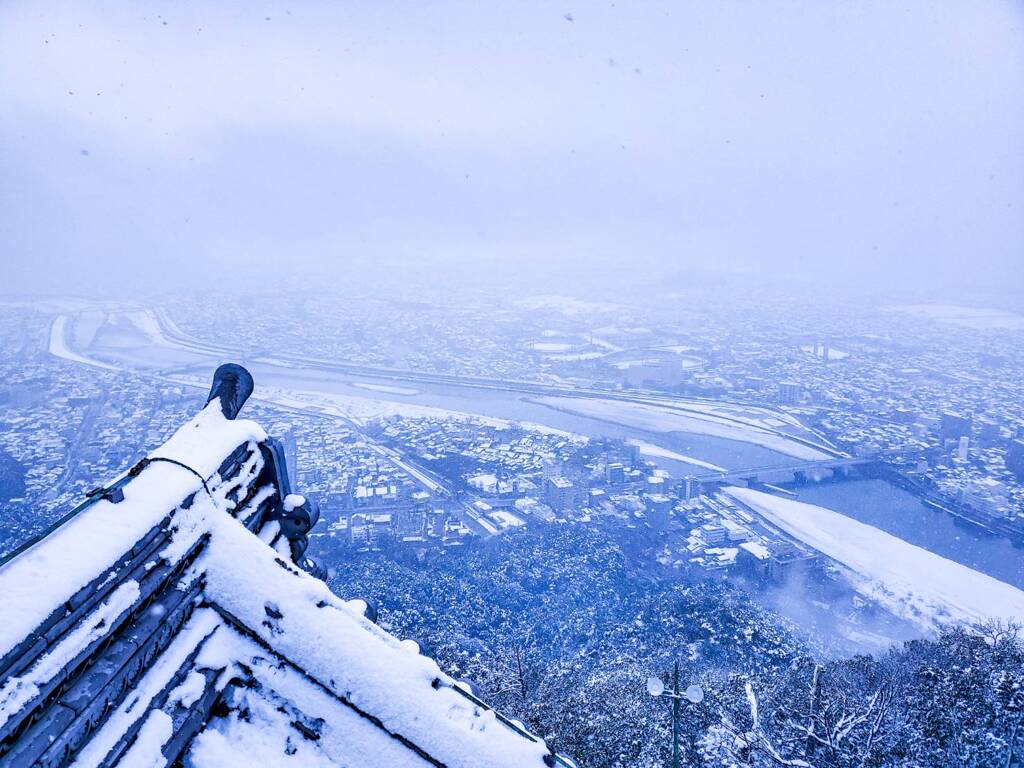 雪降る街