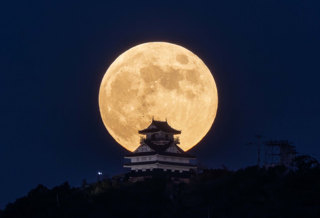 岐阜城と満月