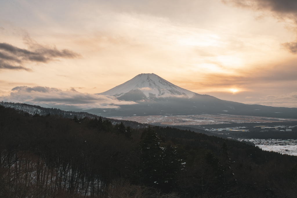 二十曲峠展望台から見る富士山の夕焼け
