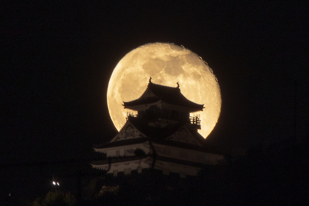 岐阜城と月