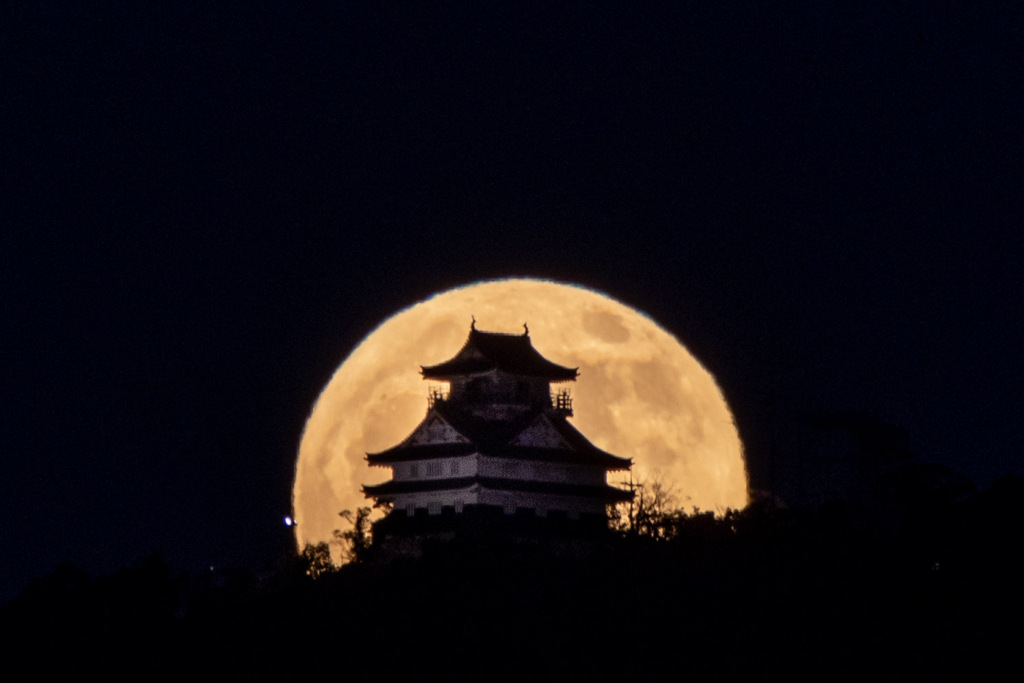 岐阜城と月　満月