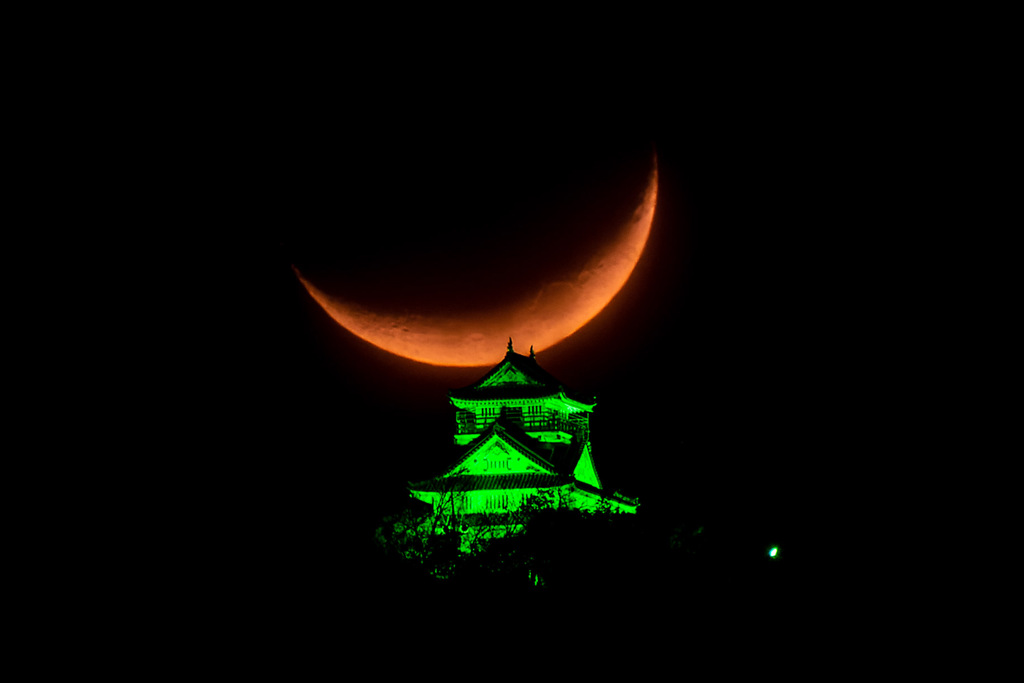 沈みゆく月と岐阜城