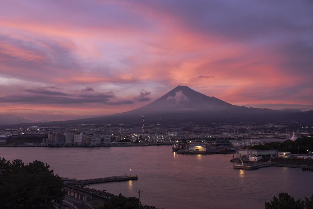 燃える港