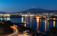 輝き始める港
