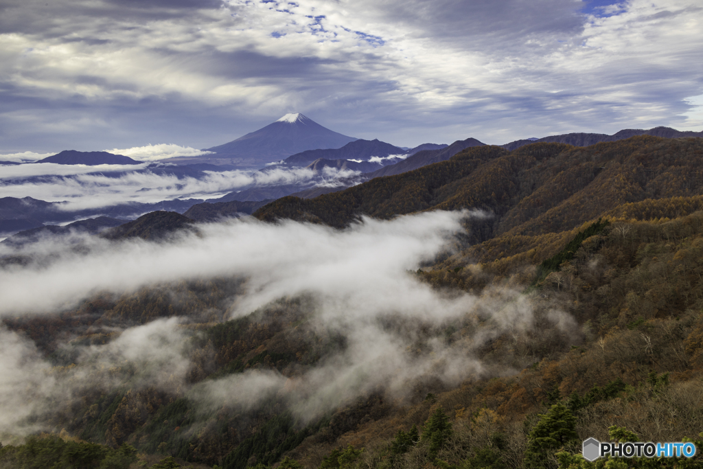 晩秋の山と雲海